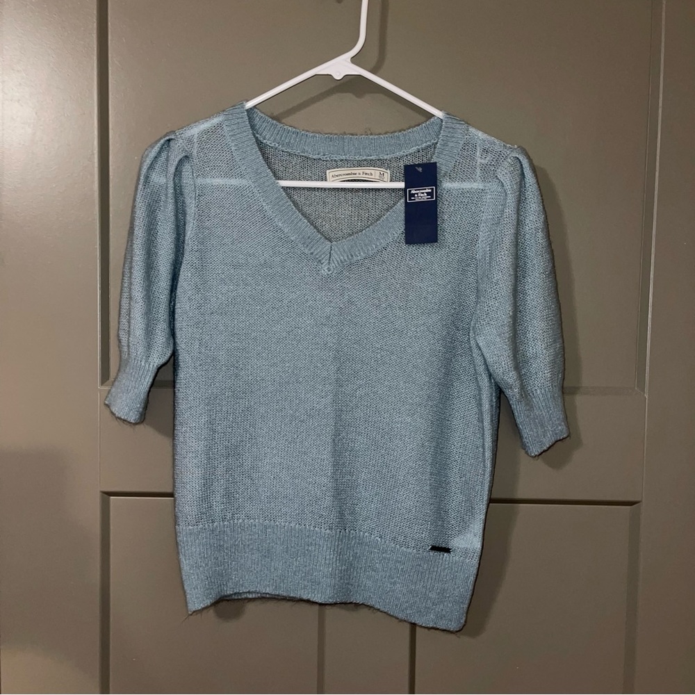Light Blue Abercrombie and Fitch Lightweight V Neck Sweater Size M